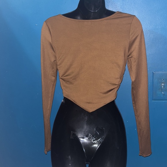 Drape Neck Ruched Side Hanky Hem Tee - Picture 5 of 6